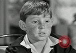 Standbild Amerikanische Familie feiert Thanksgiving Day United States USA, 1954, aus Sekunde 29 historischem Filmmaterial Videoclip 65675032791