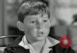 Standbild Amerikanische Familie feiert Thanksgiving Day United States USA, 1954, aus Sekunde 32 historischem Filmmaterial Videoclip 65675032791