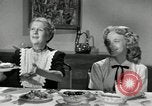 Standbild Amerikanische Familie feiert Thanksgiving Day United States USA, 1954, aus Sekunde 38 historischem Filmmaterial Videoclip 65675032791