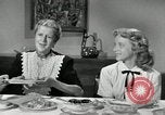 Standbild Amerikanische Familie feiert Thanksgiving Day United States USA, 1954, aus Sekunde 40 historischem Filmmaterial Videoclip 65675032791