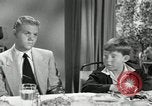 Standbild Amerikanische Familie feiert Thanksgiving Day United States USA, 1954, aus Sekunde 57 historischem Filmmaterial Videoclip 65675032791