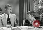 Standbild Amerikanische Familie feiert Thanksgiving Day United States USA, 1954, aus Sekunde 58 historischem Filmmaterial Videoclip 65675032791
