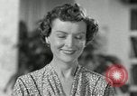 Standbild Amerikanische Familie feiert Thanksgiving Day United States USA, 1954, aus Sekunde 60 historischem Filmmaterial Videoclip 65675032791
