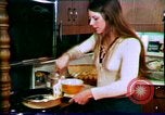 Standbild Dialyse auf Rädern United States USA, 1972, aus Sekunde 53 historischem Filmmaterial Videoclip 65675032793