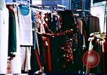 Image 1970 industrie du design de vêtements United States USA, 1972, de la seconde 18 séquences d'archives historiques vidéo 65675032795