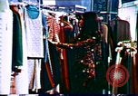 Image 1970 industrie du design de vêtements United States USA, 1972, de la seconde 19 séquences d'archives historiques vidéo 65675032795