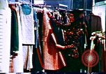 Image 1970 industrie du design de vêtements United States USA, 1972, de la seconde 22 séquences d'archives historiques vidéo 65675032795