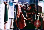 Image 1970 industrie du design de vêtements United States USA, 1972, de la seconde 23 séquences d'archives historiques vidéo 65675032795
