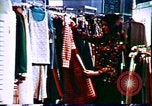 Image 1970 industrie du design de vêtements United States USA, 1972, de la seconde 24 séquences d'archives historiques vidéo 65675032795