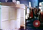 Image 1970 industrie du design de vêtements United States USA, 1972, de la seconde 30 séquences d'archives historiques vidéo 65675032795