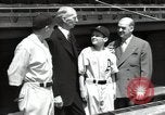 Immagine di Connie Mack con figli e nipote Philadelphia Pennsylvania USA, 1946, secondo 42 filmato di repertorio 65675032811