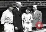 Immagine di Connie Mack con figli e nipote Philadelphia Pennsylvania USA, 1946, secondo 45 filmato di repertorio 65675032811