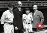 Immagine di Connie Mack con figli e nipote Philadelphia Pennsylvania USA, 1946, secondo 48 filmato di repertorio 65675032811