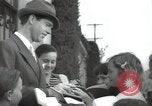Standbild Hollywood Schauspieler geben Autogramme Los Angeles California USA, 1936, aus Sekunde 4 historischem Filmmaterial Videoclip 65675032817