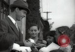 Standbild Hollywood Schauspieler geben Autogramme Los Angeles California USA, 1936, aus Sekunde 11 historischem Filmmaterial Videoclip 65675032817