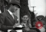 Standbild Hollywood Schauspieler geben Autogramme Los Angeles California USA, 1936, aus Sekunde 18 historischem Filmmaterial Videoclip 65675032817