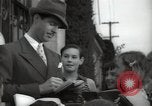 Standbild Hollywood Schauspieler geben Autogramme Los Angeles California USA, 1936, aus Sekunde 20 historischem Filmmaterial Videoclip 65675032817