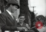Standbild Hollywood Schauspieler geben Autogramme Los Angeles California USA, 1936, aus Sekunde 24 historischem Filmmaterial Videoclip 65675032817