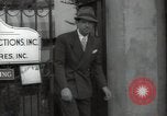 Standbild Hollywood Schauspieler geben Autogramme Los Angeles California USA, 1936, aus Sekunde 35 historischem Filmmaterial Videoclip 65675032817