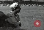 Standbild Robert Taylor in St Louis Cardinals baseball uniform California United States USA, 1932, aus Sekunde 16 historischem Filmmaterial Videoclip 65675032822
