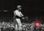 Standbild Robert Taylor in St Louis Cardinals baseball uniform California United States USA, 1932, aus Sekunde 32 historischem Filmmaterial Videoclip 65675032822