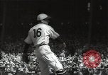 Standbild Robert Taylor in St Louis Cardinals baseball uniform California United States USA, 1932, aus Sekunde 35 historischem Filmmaterial Videoclip 65675032822