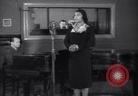 Image Marian Anderson New York City USA, 1943, de la seconde 15 séquences d'archives historiques vidéo 65675032828