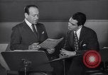 Image Perry Como avec Murray Wisell California United States USA, 1943, de la seconde 14 séquences d'archives historiques vidéo 65675032829