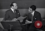 Image Perry Como avec Murray Wisell California United States USA, 1943, de la seconde 16 séquences d'archives historiques vidéo 65675032829