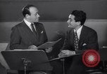 Image Perry Como avec Murray Wisell California United States USA, 1943, de la seconde 32 séquences d'archives historiques vidéo 65675032829