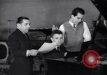 Standbild Perry Como California United States USA, 1943, aus Sekunde 1 historischem Filmmaterial Videoclip 65675032830