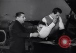 Standbild Perry Como California United States USA, 1943, aus Sekunde 6 historischem Filmmaterial Videoclip 65675032830