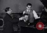 Standbild Perry Como California United States USA, 1943, aus Sekunde 10 historischem Filmmaterial Videoclip 65675032830