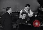 Standbild Perry Como California United States USA, 1943, aus Sekunde 17 historischem Filmmaterial Videoclip 65675032830