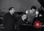 Standbild Perry Como California United States USA, 1943, aus Sekunde 18 historischem Filmmaterial Videoclip 65675032830