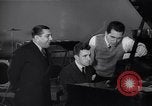 Standbild Perry Como California United States USA, 1943, aus Sekunde 19 historischem Filmmaterial Videoclip 65675032830