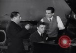 Standbild Perry Como California United States USA, 1943, aus Sekunde 27 historischem Filmmaterial Videoclip 65675032830