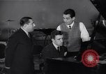 Standbild Perry Como California United States USA, 1943, aus Sekunde 31 historischem Filmmaterial Videoclip 65675032830