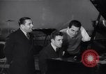 Standbild Perry Como California United States USA, 1943, aus Sekunde 38 historischem Filmmaterial Videoclip 65675032830