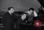 Standbild Perry Como California United States USA, 1943, aus Sekunde 40 historischem Filmmaterial Videoclip 65675032830