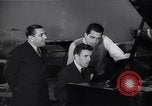 Standbild Perry Como California United States USA, 1943, aus Sekunde 41 historischem Filmmaterial Videoclip 65675032830