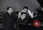 Standbild Perry Como California United States USA, 1943, aus Sekunde 42 historischem Filmmaterial Videoclip 65675032830