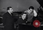 Standbild Perry Como California United States USA, 1943, aus Sekunde 50 historischem Filmmaterial Videoclip 65675032830