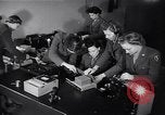 Immagine di Obbligazioni di guerra United States USA, 1943, secondo 24 filmato di repertorio 65675032833