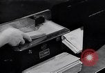 Immagine di Obbligazioni di guerra United States USA, 1943, secondo 52 filmato di repertorio 65675032833