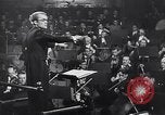 Standbild Menschen United States USA, 1943, aus Sekunde 62 historischem Filmmaterial Videoclip 65675032834