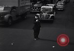 Standbild Midtown Manhattan belebten Straße Szenen New York City USA, 1948, aus Sekunde 7 historischem Filmmaterial Videoclip 65675032835