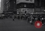 Standbild Midtown Manhattan belebten Straße Szenen New York City USA, 1948, aus Sekunde 11 historischem Filmmaterial Videoclip 65675032835