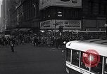 Standbild Midtown Manhattan belebten Straße Szenen New York City USA, 1948, aus Sekunde 13 historischem Filmmaterial Videoclip 65675032835