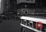 Standbild Midtown Manhattan belebten Straße Szenen New York City USA, 1948, aus Sekunde 14 historischem Filmmaterial Videoclip 65675032835